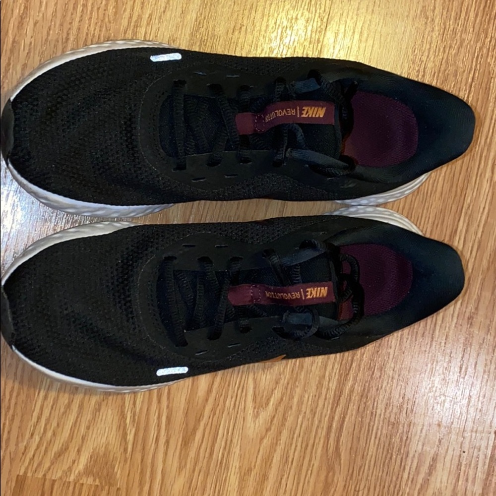 Nike Revolution Sneakers